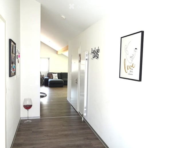 An zentrumsnaher Wohnlage überzeugt diese schöne Wohnung mit 3.5 Zimmer Wohnräumen. 2