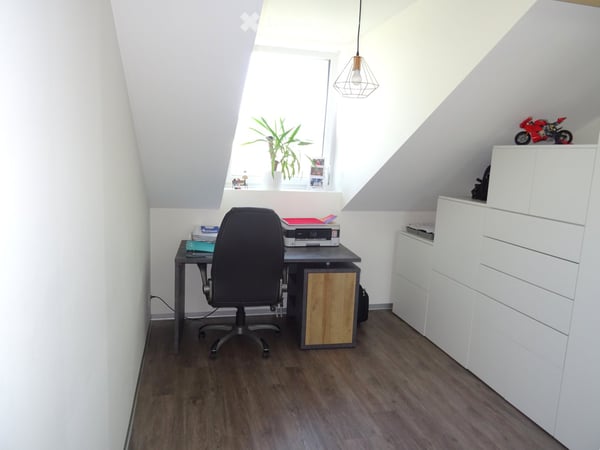 An zentrumsnaher Wohnlage überzeugt diese schöne Wohnung mit 3.5 Zimmer Wohnräumen. 7