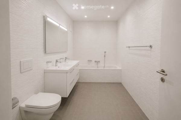 Helle 4.5-Zimmer-Wohnung mit Balkon und schöner Aussicht in Ossingen