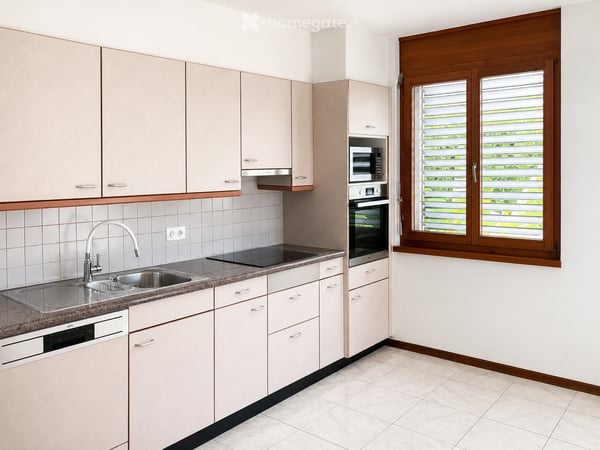 4.5 LOCALI LUMINOSI CON BALCONE – CHF 1'600.– + CHF 300.– SPESE FORFAIT 9