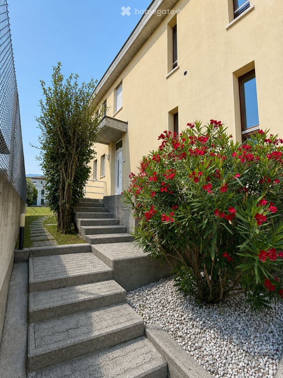 4.5 LOCALI LUMINOSI CON BALCONE – CHF 1'600.– + CHF 300.– SPESE FORFAIT 2