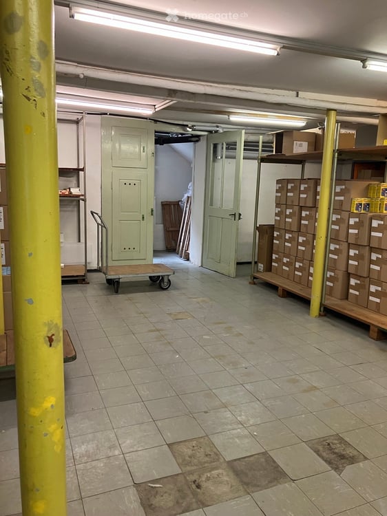 Geräumige Werkstatt mit Büro und Lagerraum Nähe Bahnhof Stettbach 4