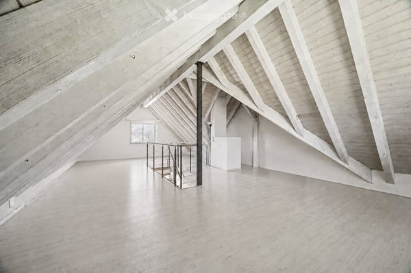 Charmante 5.5-Zimmer-Wohnung mit Bergblick und Balkon in Reichenburg 9