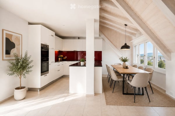Charmante 5.5-Zimmer-Wohnung mit Bergblick und Balkon in Reichenburg 14