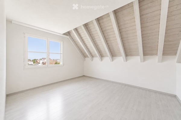 Charmante 5.5-Zimmer-Wohnung mit Bergblick und Balkon in Reichenburg 5