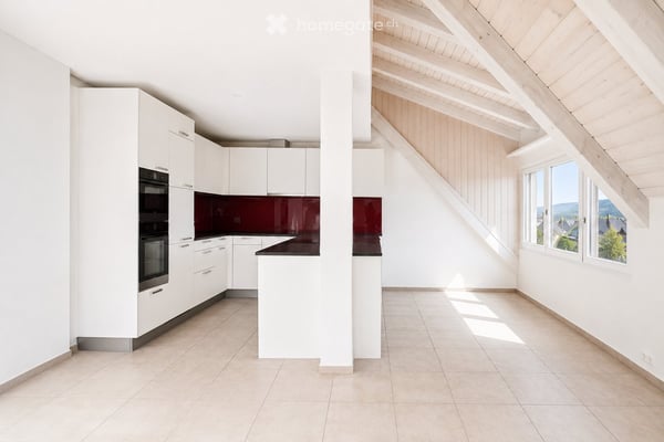 Charmante 5.5-Zimmer-Wohnung mit Bergblick und Balkon in Reichenburg 4