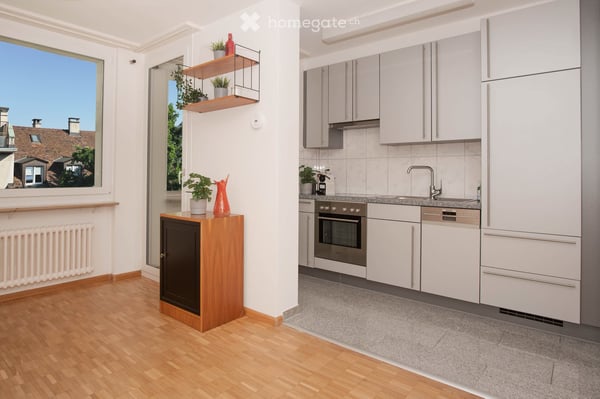 Helle 2.5-Zimmer-Wohnung mit Balkon und schöner Aussicht in Basel 2
