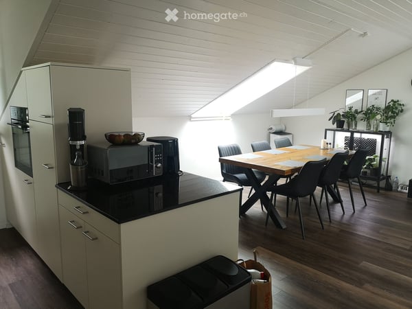 Charmante 2.5-Zimmer-Dachwohnung an ruhiger Lage in Effretikon 2