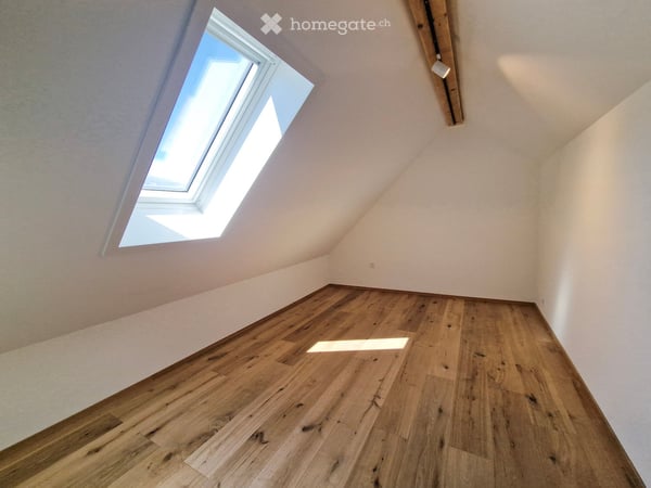 Einziehen und geniessen – komplett renovierte 3-Zimmer Dachwohnung (Maisonette) 11
