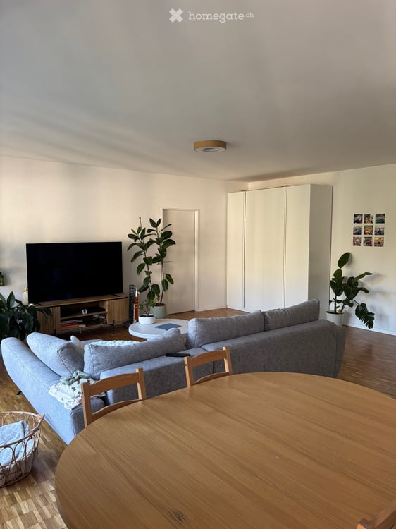 Appartement rénové de 4 pièces avec belle vue - Possibilité de le louer meublé - Parking disponible 2