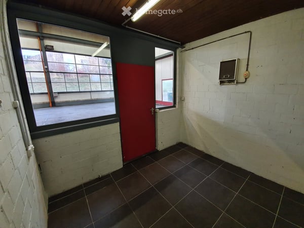 Gewerbe-/Industrieobjekt an der Goldingerstrasse 28 in Laupen ZH 2