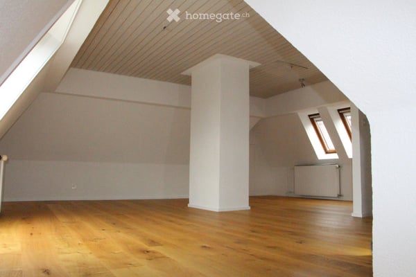 Sonnige 4.5-Zimmer-Maisonette-Dachwohnung mit Balkon und Dachterrasse an ruhiger Lage 2