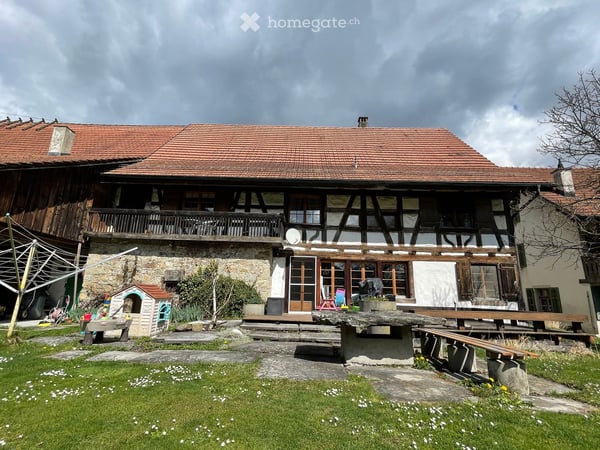 Charmante 5.5-Zimmer-Altbauwohnung in Neunforn – Ruhige Lage mit schöner Aussicht 9