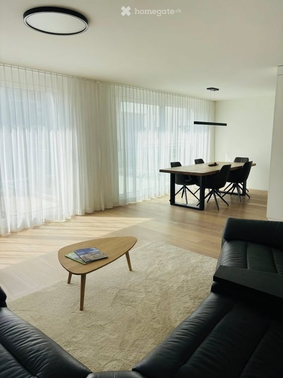 Moderne 3.5-Zimmer-Wohnung mit sonniger Südterrasse 2