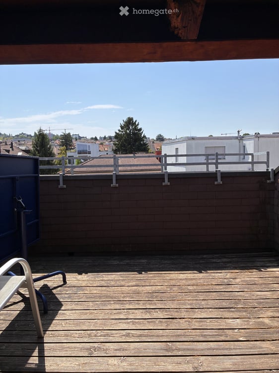 Charmante 2.5-Zimmer-Dachgeschosswohnung in Zürich-Oerlikon 2