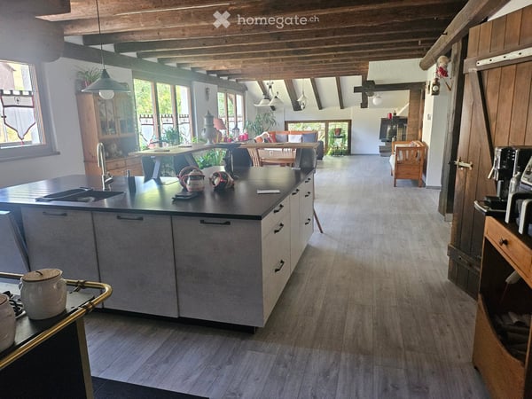 Appartement meublé de 3.5 pièces à Couvet – Charme historique et cadre naturel exceptionnel 3