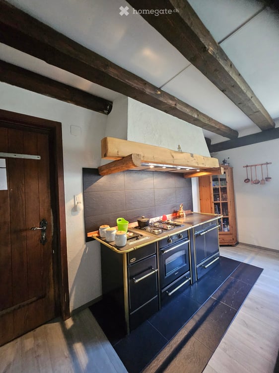 Appartement meublé de 3.5 pièces à Couvet – Charme historique et cadre naturel exceptionnel 6
