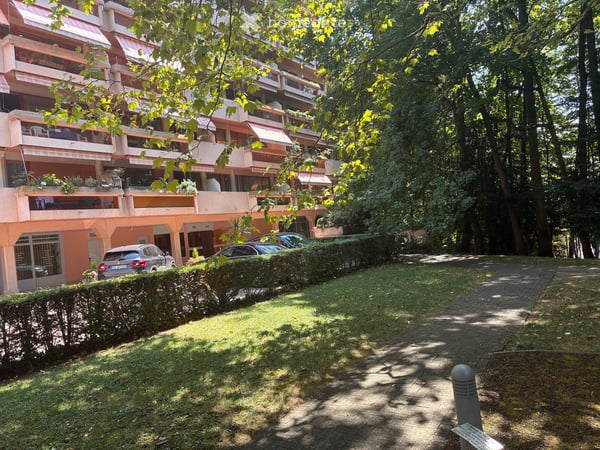 Appartement lumineux de 4.5 pièces avec balcon et belle vue – Genève 1208