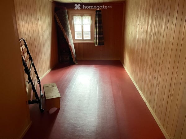 Charmante Bauernhaushälfte mit Garten und Schopf in Rueras, Graubünden 12