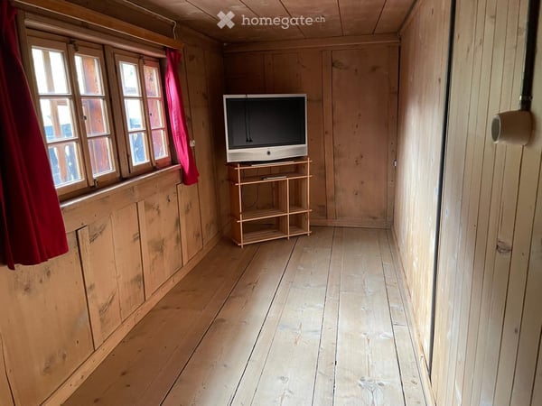 Charmante Bauernhaushälfte mit Garten und Schopf in Rueras, Graubünden 14
