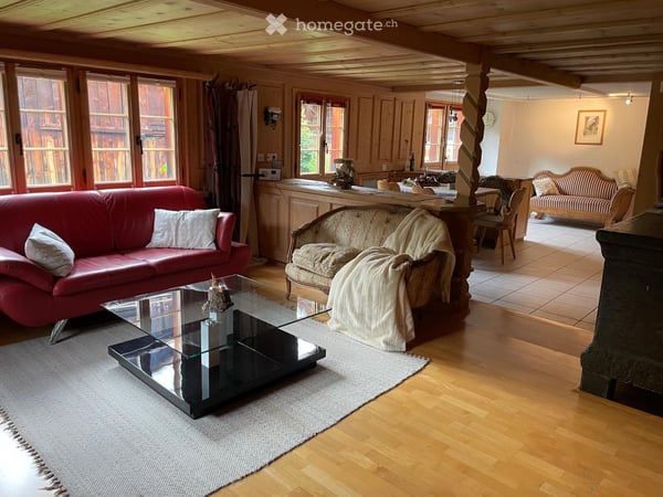 Charmante Bauernhaushälfte mit Garten und Schopf in Rueras, Graubünden 5