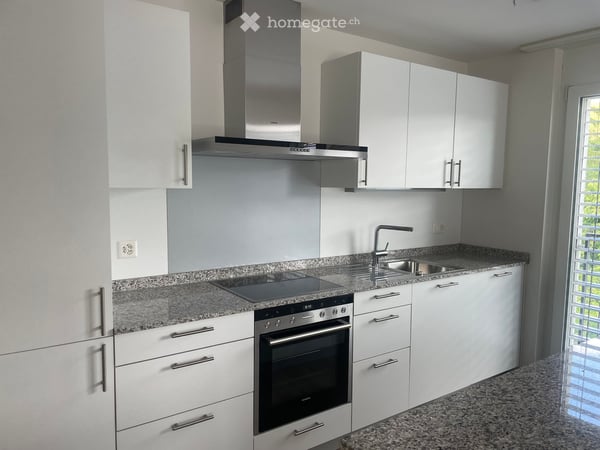 Helle 3.5-Zimmer-Wohnung mit Balkon und schöner Aussicht 4