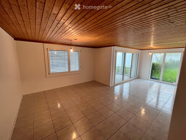 Helle 4.5-Zimmer-Wohnung mit Balkon und Gartenzugang in Menzberg 2