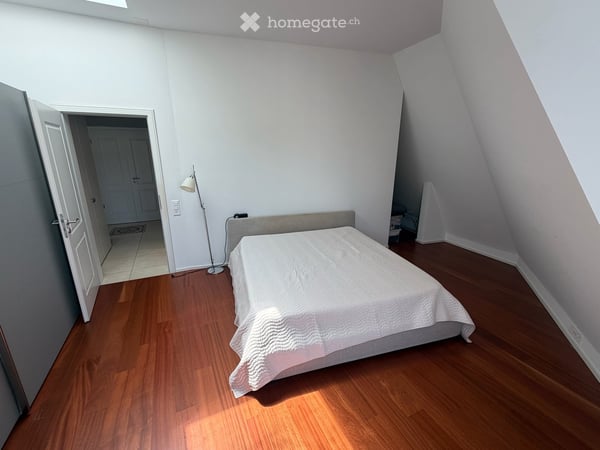 Elegante 2.5-Zimmer-Dachwohnung mit 34 m2 Dachterrasse an der Hottingerstrasse in Zürich 9