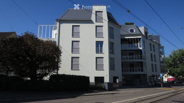 Elegante 2.5-Zimmer-Dachwohnung mit 34 m2 Dachterrasse an der Hottingerstrasse in Zürich 17
