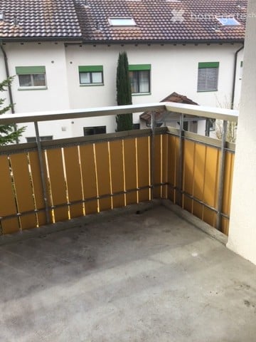 Schöne 2.5-ZWG mit Balkon 8