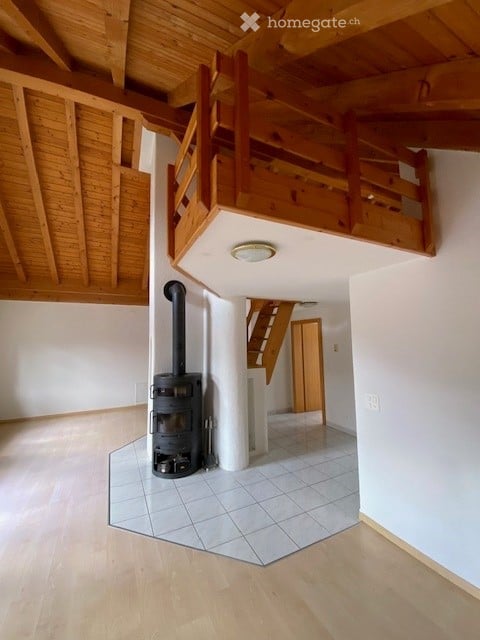 Charmante 3.5-Zimmer-Dachwohnung in Näfels – Wohnen mit Charakter und Bergblick 10