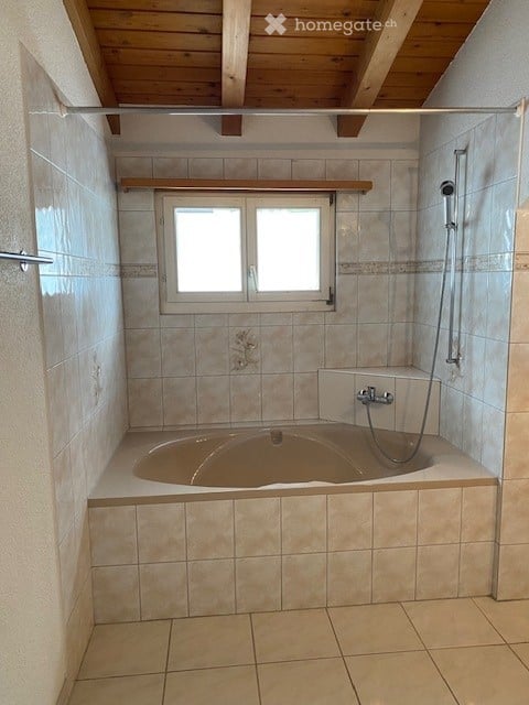 Charmante 3.5-Zimmer-Dachwohnung in Näfels – Wohnen mit Charakter und Bergblick 7