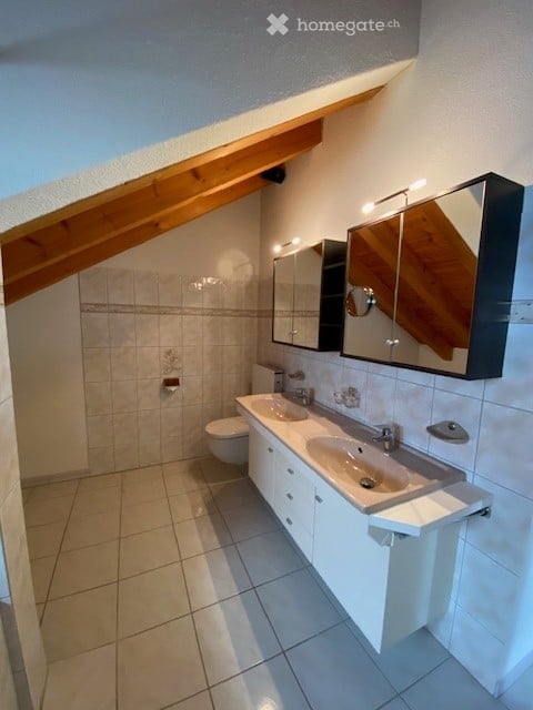 Charmante 3.5-Zimmer-Dachwohnung in Näfels – Wohnen mit Charakter und Bergblick 8