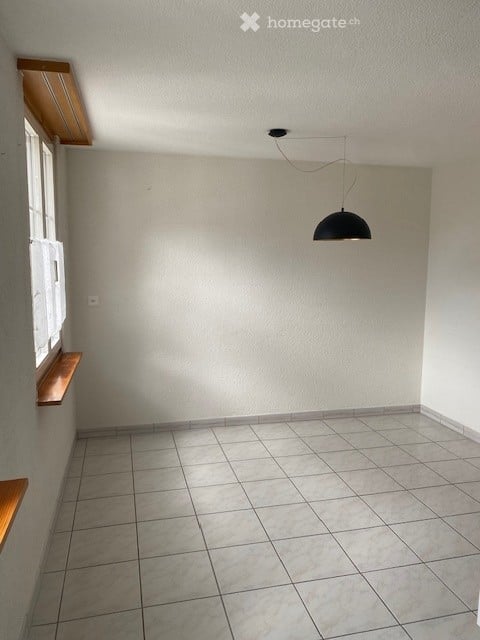 Charmante 3.5-Zimmer-Dachwohnung in Näfels – Wohnen mit Charakter und Bergblick 3
