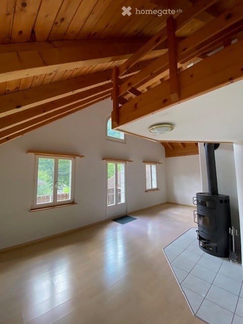 Charmante 3.5-Zimmer-Dachwohnung in Näfels – Wohnen mit Charakter und Bergblick 11