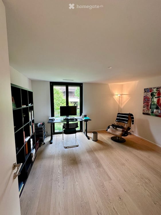 Grosszügige 4.5-Zimmer-Gartenwohnung im Eigentumsstandard mit Terrasse und Weitblick 4