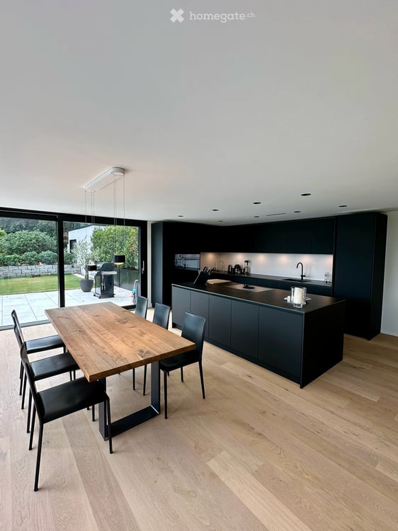 Grosszügige 4.5-Zimmer-Gartenwohnung im Eigentumsstandard mit Terrasse und Weitblick 2