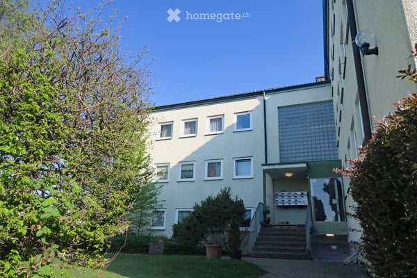 Helle 4.5-Zimmer-Wohnung mit Balkon in Pfäffikon ZH – sofort verfügbar - Tel.Nr. 0791767394 1