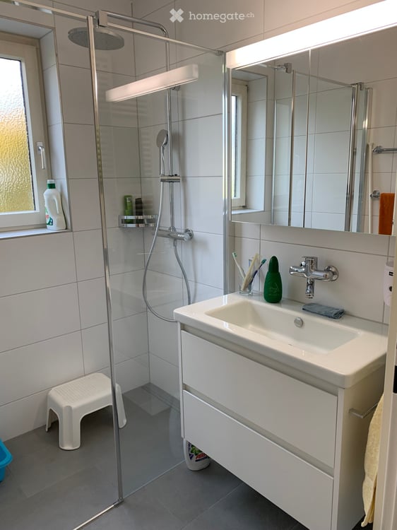 Helle 4.5-Zimmer-Wohnung mit Balkon in Pfäffikon ZH – sofort verfügbar - Tel.Nr. 0791767394 2