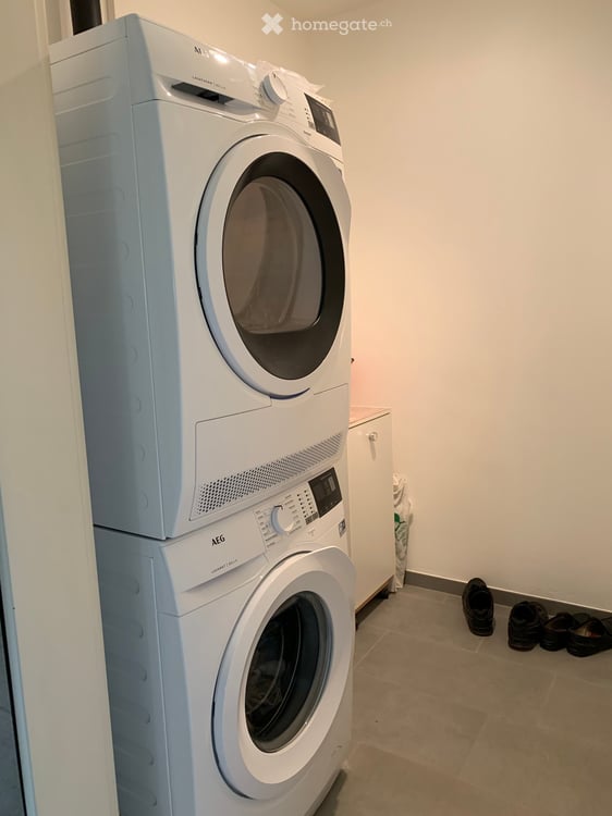 Helle 4.5-Zimmer-Wohnung mit Balkon in Pfäffikon ZH – sofort verfügbar - Tel.Nr. 0791767394 3