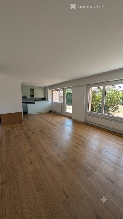 Helle 4.5-Zimmer-Wohnung mit Einstellhallenplatz – sofort verfügbar!