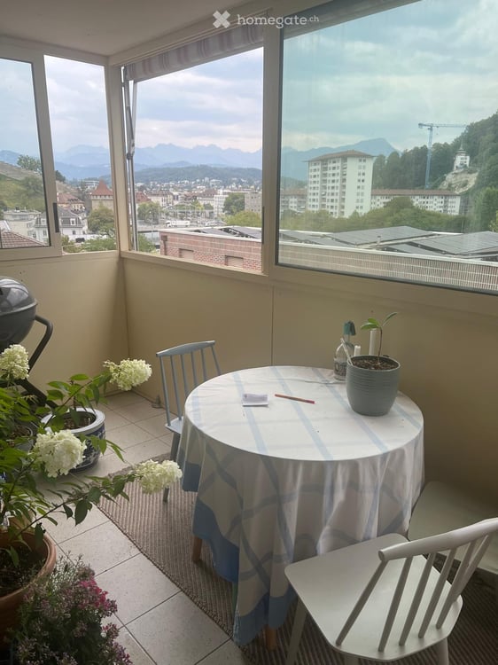 Charmante 3.5-Zimmer-Wohnung mit Balkon und Aussicht in Luzern 4