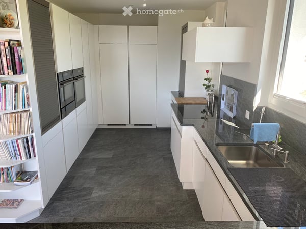 Exklusives Wohnen mit einzigartiger Weitsicht – moderne Maisonettewohnung in Hombrechtikon 2