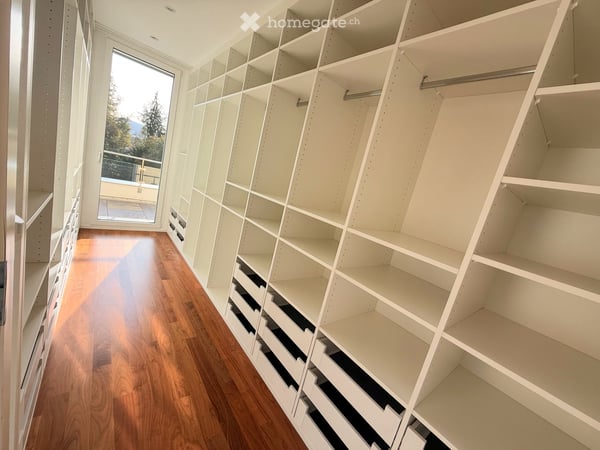 Exklusives Wohnen mit einzigartiger Weitsicht – moderne Maisonettewohnung in Hombrechtikon 9