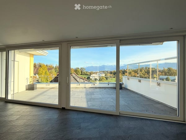 Exklusives Wohnen mit einzigartiger Weitsicht – moderne Maisonettewohnung in Hombrechtikon 3