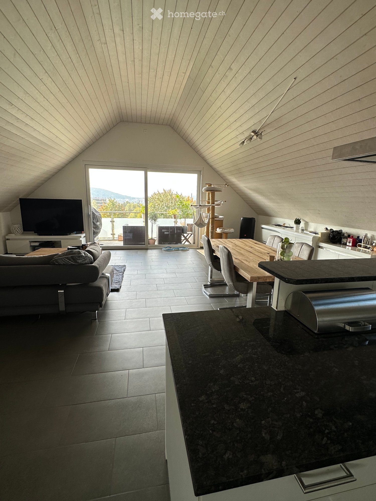 Charmante 4.5 locali-DachAppartamento mit Balcone in Wallisellen
