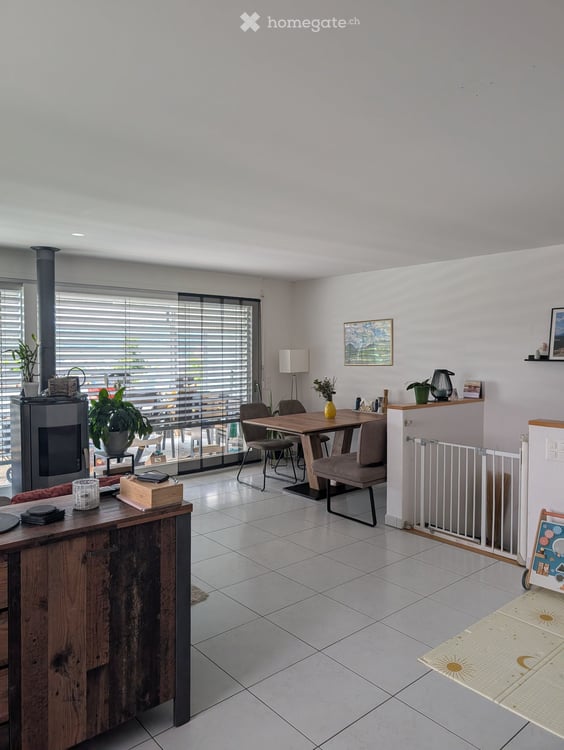 Helle 5.5-Zimmer-Wohnung mit Balkon und Garage in Watt 4