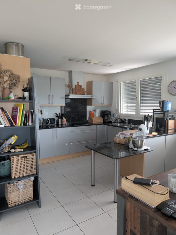 Helle 5.5-Zimmer-Wohnung mit Balkon und Garage in Watt 6
