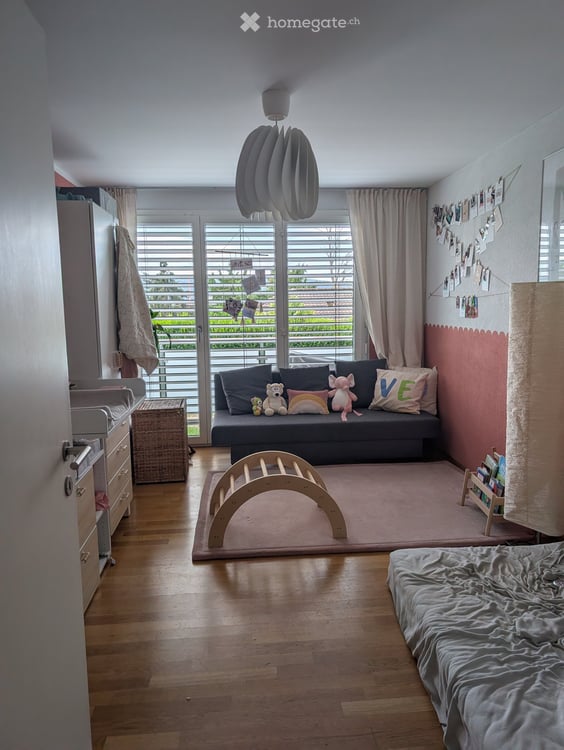 Helle 5.5-Zimmer-Wohnung mit Balkon und Garage in Watt 9