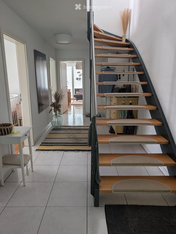 Helle 5.5-Zimmer-Wohnung mit Balkon und Garage in Watt 8
